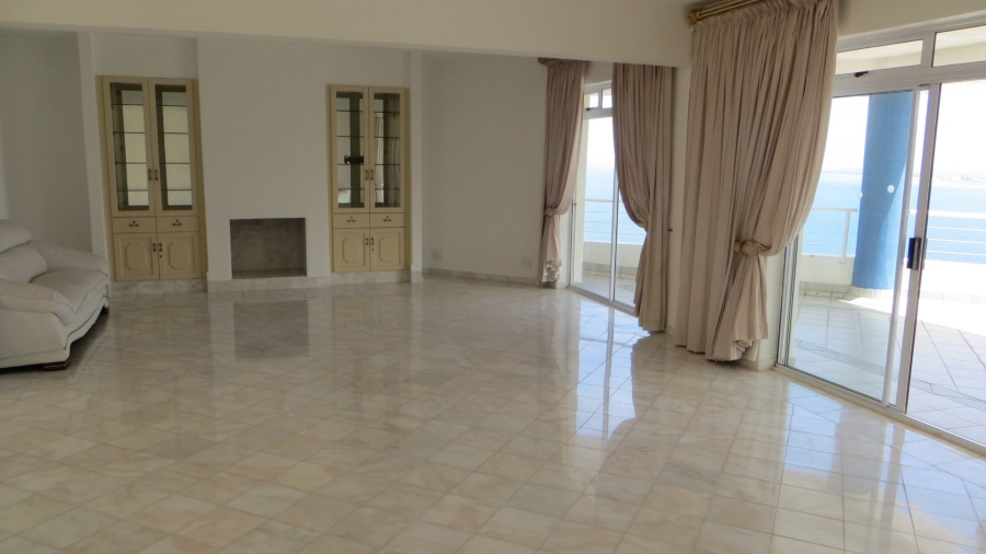 5 Bedroom Property for Sale in Mountainside Western Cape